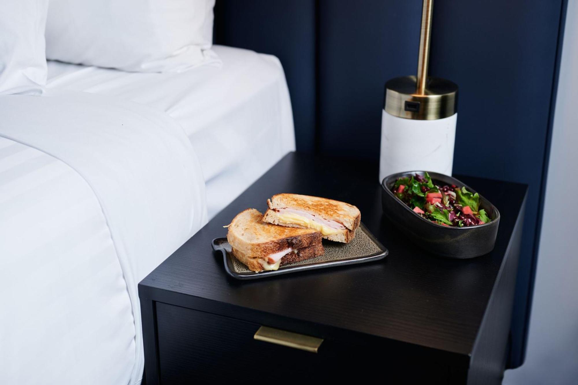 Midnight Hotel, Autograph Collection Канберра Экстерьер фото Room service at the London West Hollywood