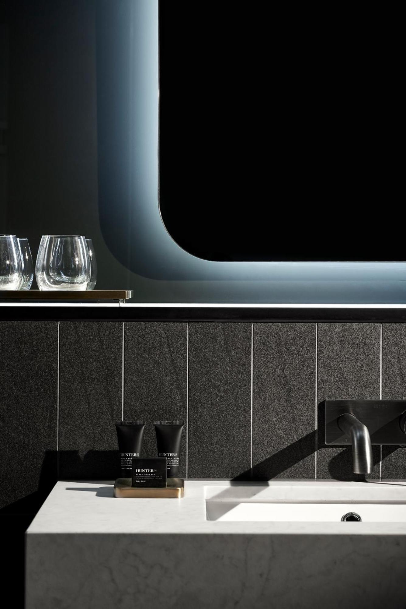 Midnight Hotel, Autograph Collection Канберра Экстерьер фото A kitchen with a black granite countertop